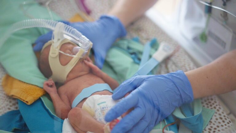 MMC pioneers wireless monitoring for premature infants with the innovative Bambi Belt, revolutionizing care with improved comfort and mobility.